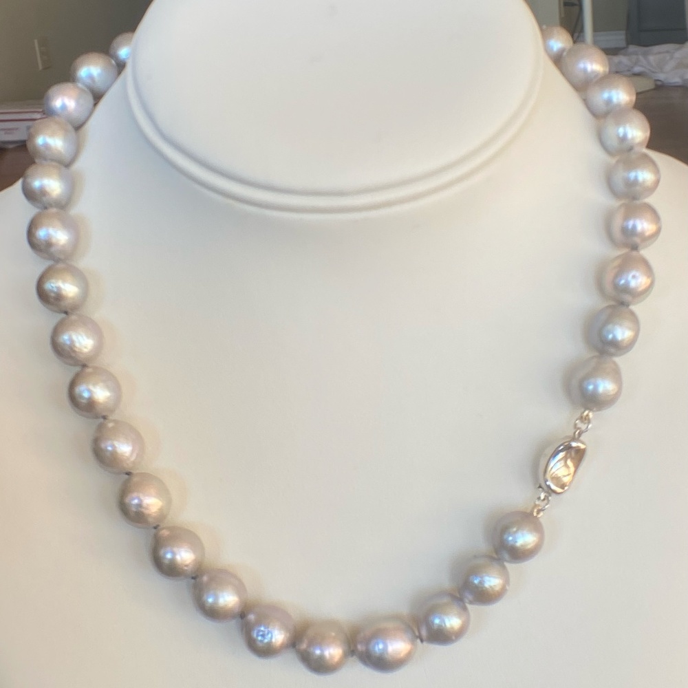 10mm - 10.7mm Gray Cultured Pearl HAND KNOTTED Necklace - 18 Inches - Picture 2 of 7